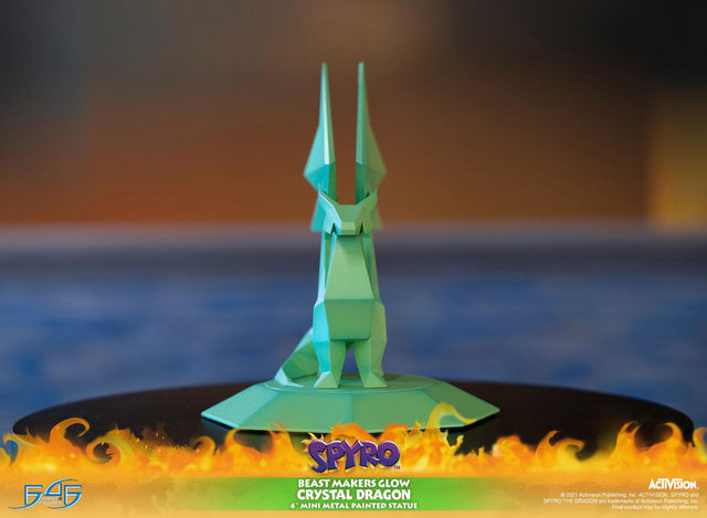 Spyro™ the Dragon - Beast Makers Glow Crystal Dragon (crystaldragon_beastmakersglow-07.jpg)