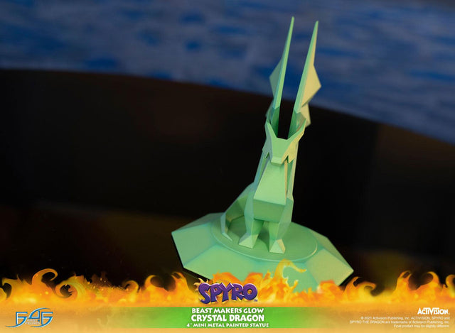 Spyro™ the Dragon - Beast Makers Glow Crystal Dragon (crystaldragon_beastmakersglow-11.jpg)