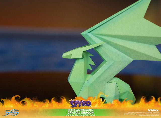 Spyro™ the Dragon - Beast Makers Glow Crystal Dragon (crystaldragon_beastmakersglow-12.jpg)