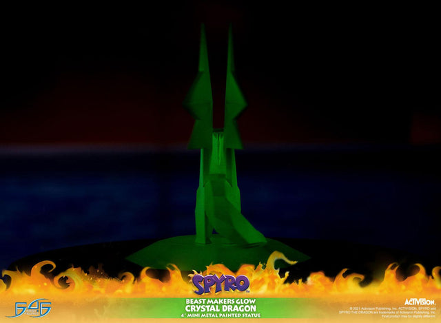 Spyro™ the Dragon - Beast Makers Glow Crystal Dragon (crystaldragon_beastmakersglow-17.jpg)