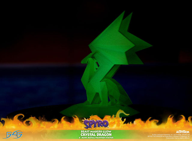 Spyro™ the Dragon - Beast Makers Glow Crystal Dragon (crystaldragon_beastmakersglow-18.jpg)