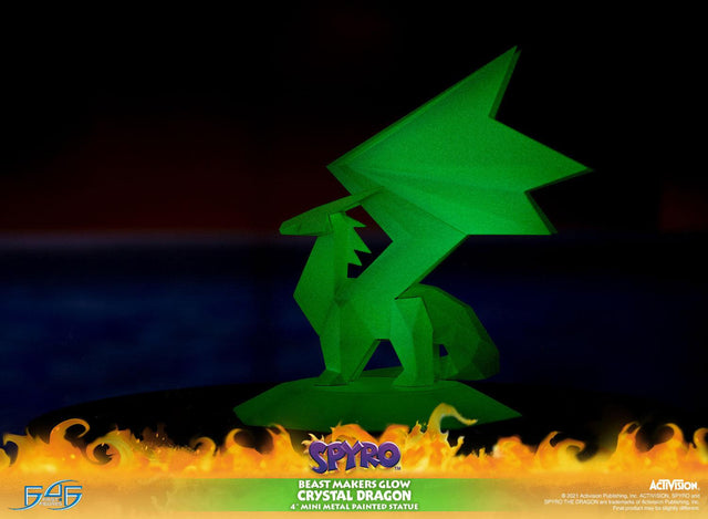 Spyro™ the Dragon - Beast Makers Glow Crystal Dragon (crystaldragon_beastmakersglow-19.jpg)