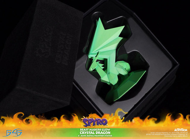 Spyro™ the Dragon - Beast Makers Glow Crystal Dragon (crystaldragon_beastmakersglow-20.jpg)