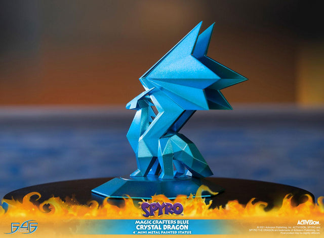 Spyro™ the Dragon - Magic Crafters Blue Crystal Dragon (crystaldragonmcb_02.jpg)
