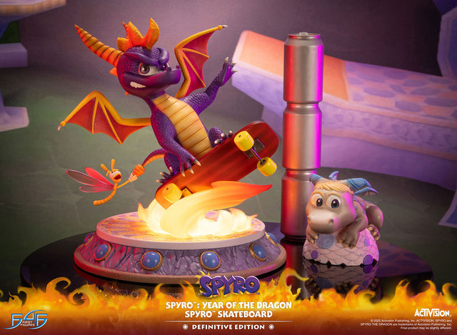 Spyro™: Year of the Dragon - Spyro™ Skateboard (Definitive Edition) (d2a6f12b-d1df-4572-a090-3e37ee3a4924.jpg)