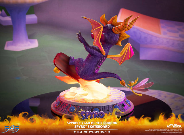 Spyro™: Year of the Dragon - Spyro™ Skateboard (Definitive Edition) (d5ea4800-280c-40ff-8eb0-fd5af36137fe.jpg)