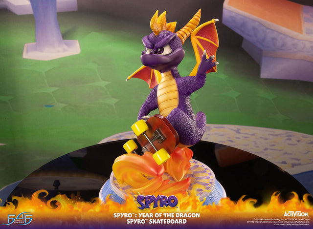 Spyro™: Year of the Dragon - Spyro™ Skateboard (d6b3b8c4-dd7a-4d31-90b8-e132650cf4d0.jpg)