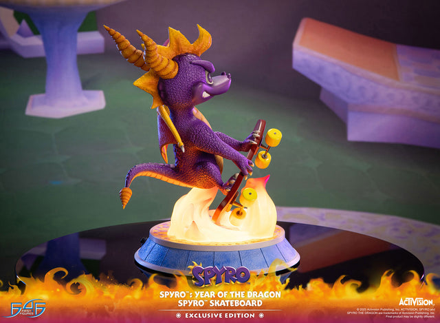 Spyro™: Year of the Dragon - Spyro™ Skateboard (Exclusive Edition) (e294fa5e-6be7-44bd-a529-fbd10ad861c9.jpg)