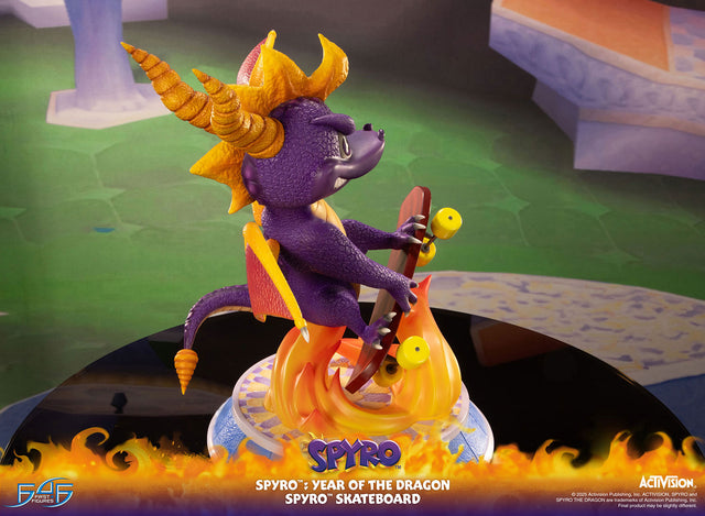 Spyro™: Year of the Dragon - Spyro™ Skateboard (e5e83d67-6fae-4e41-aab1-c3920877b854.jpg)