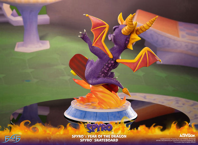 Spyro™: Year of the Dragon - Spyro™ Skateboard (e75a1b98-4c89-4abd-b2ad-0f41af2159a0.jpg)