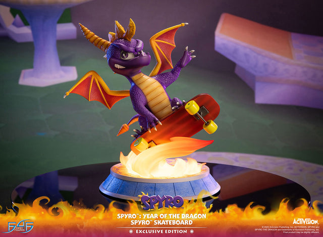 Spyro™: Year of the Dragon - Spyro™ Skateboard (Exclusive Edition) (ea0e9fac-5dd3-422c-9dad-43317377e77b.jpg)