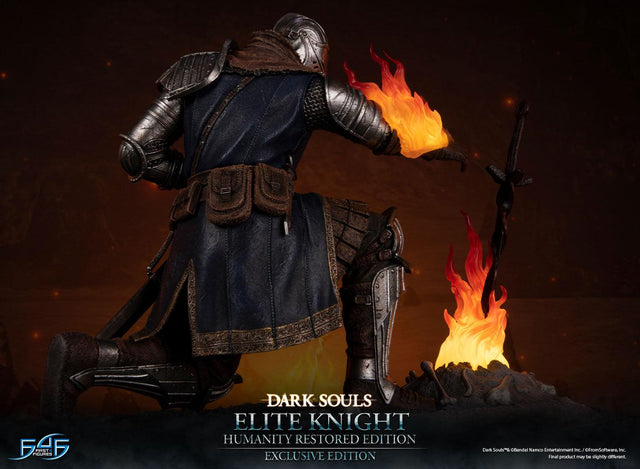 Dark Souls - Elite Knight: Humanity Restored Edition (Exclusive Edition) (ek_kneeling_ex_21.jpg)