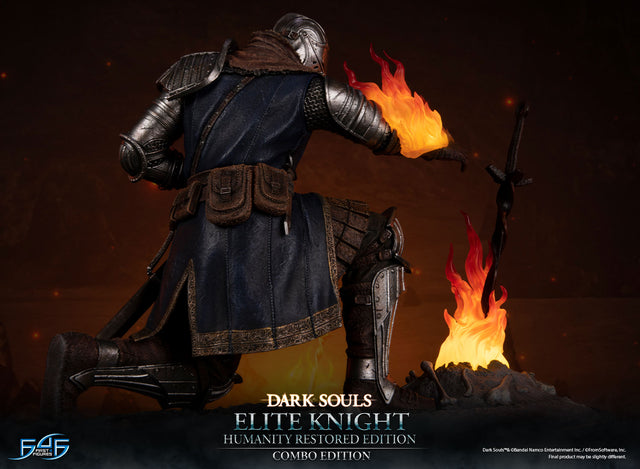 Dark Souls - Elite Knight Combo Edition (ek_kneeling_ex_21_1.jpg)