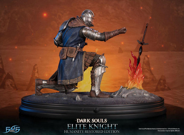 Dark Souls - Elite Knight: Humanity Restored Edition (ek_kneeling_st_05.jpg)