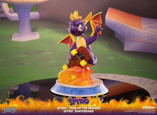 Spyro™: Year of the Dragon - Spyro™ Skateboard (f49876ad-a661-4bff-b009-720c8a1fe87b.jpg)