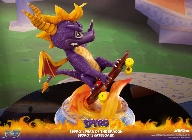 Spyro™: Year of the Dragon - Spyro™ Skateboard (f67bac92-9d33-411d-bf9a-81f7fbbbeab3.jpg)