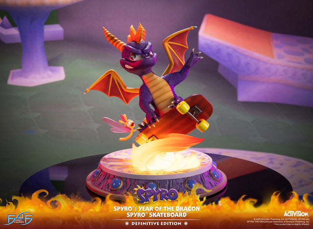 Spyro™: Year of the Dragon - Spyro™ Skateboard (Definitive Edition) (f6dabe17-a0a4-4a90-8795-96c142a8e226.jpg)