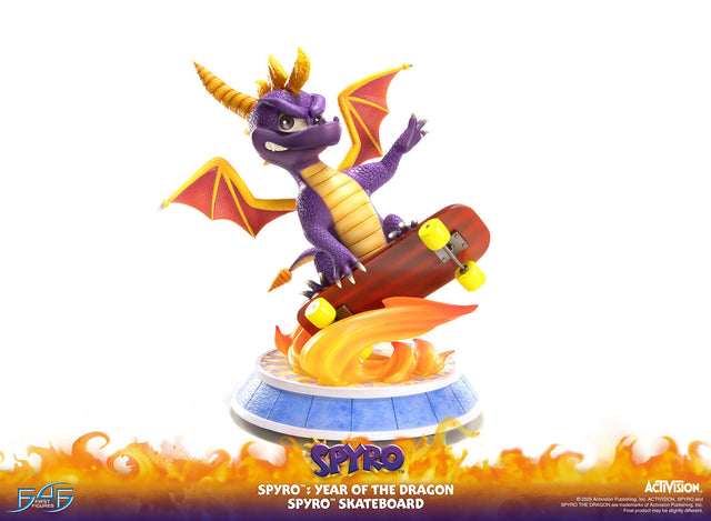 Spyro™: Year of the Dragon - Spyro™ Skateboard (fe0bb684-4591-42ba-b23b-063489dd430f.jpg)
