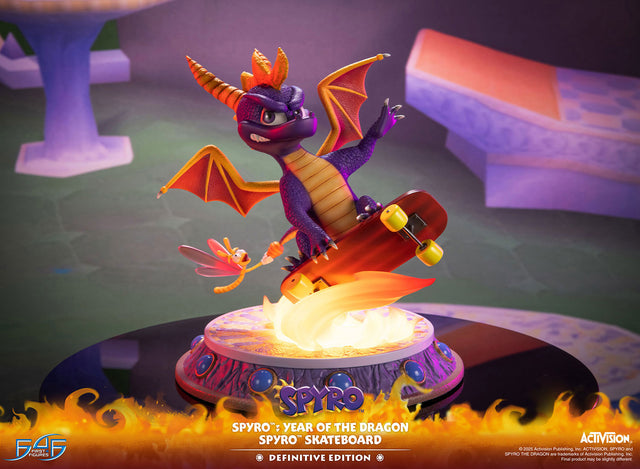 Spyro™: Year of the Dragon - Spyro™ Skateboard (Definitive Edition) (fe188d60-f80e-49d0-9cbc-9db8f9fa778c.jpg)