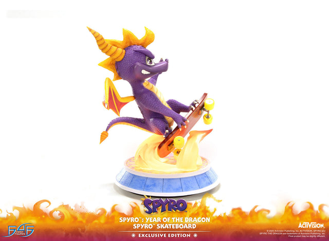 Spyro™: Year of the Dragon - Spyro™ Skateboard (Exclusive Edition) (fe6094be-f8fa-4296-b22f-1bb8a4b1a074.jpg)