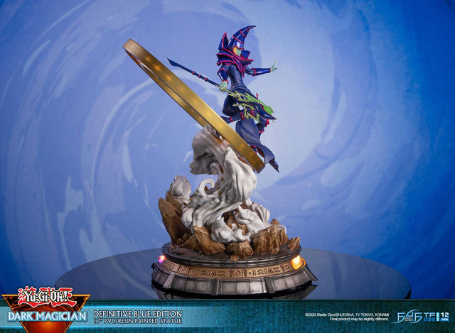 Yu-Gi-Oh! – Dark Magician (Definitive Blue Edition) (launchphoto_dmblue_de-02.jpg)