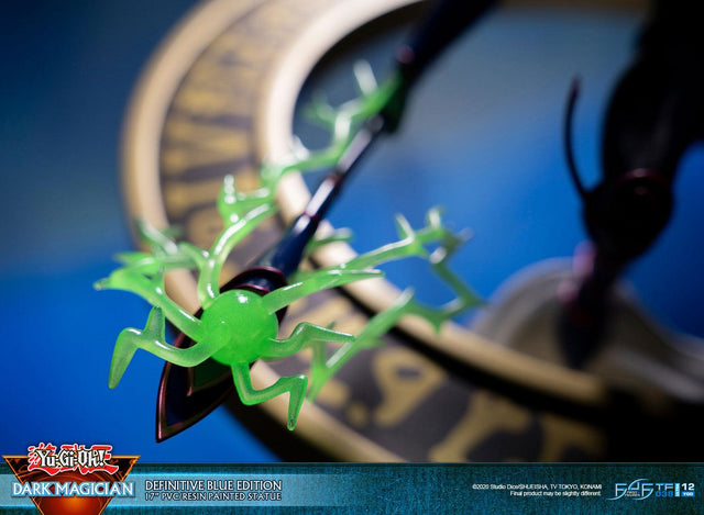 Yu-Gi-Oh! – Dark Magician (Definitive Blue Edition) (launchphoto_dmblue_de-18.jpg)