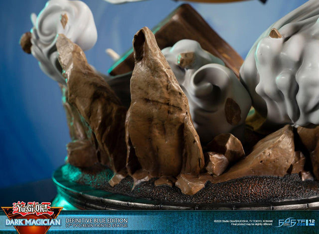 Yu-Gi-Oh! – Dark Magician (Definitive Blue Edition) (launchphoto_dmblue_de-25.jpg)