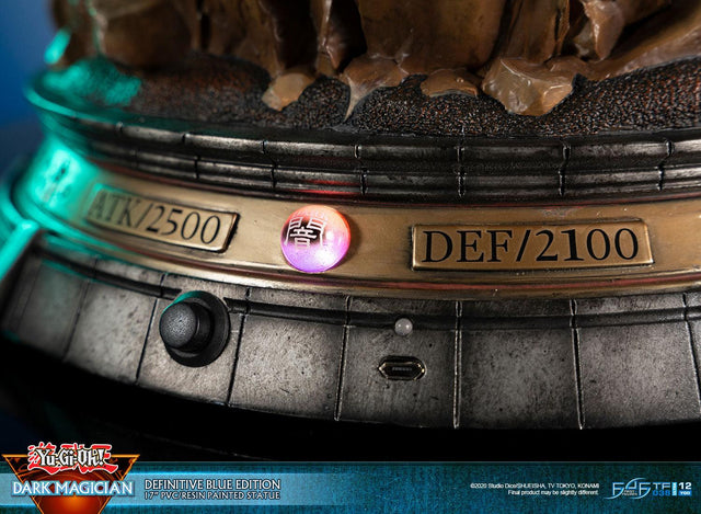 Yu-Gi-Oh! – Dark Magician (Definitive Blue Edition) (launchphoto_dmblue_de-26.jpg)