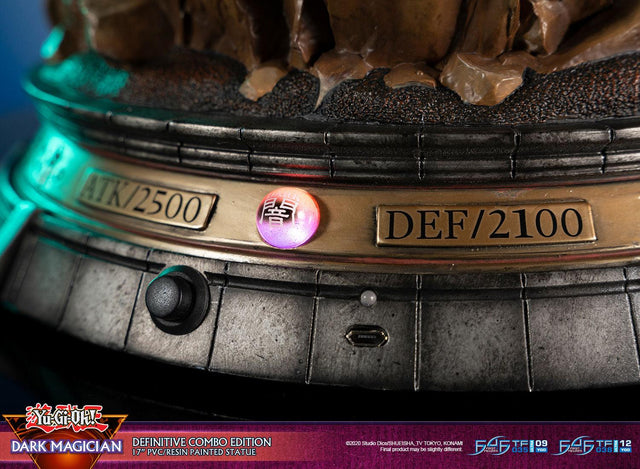 Yu-Gi-Oh! – Dark Magician (Definitive Combo Edition) (launchphoto_dmblue_de-26_1.jpg)