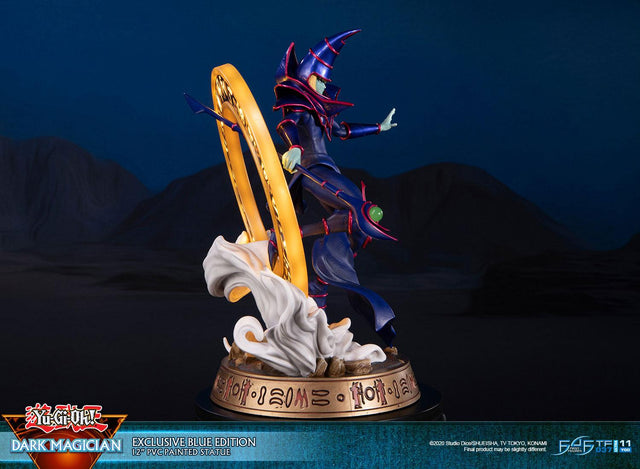 Yu-Gi-Oh! – Dark Magician (Exclusive Blue Edition) (launchphoto_dmblue_ex-02.jpg)