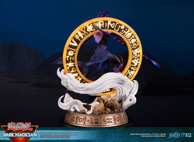 Yu-Gi-Oh! – Dark Magician (Exclusive Blue Edition) (launchphoto_dmblue_ex-04.jpg)