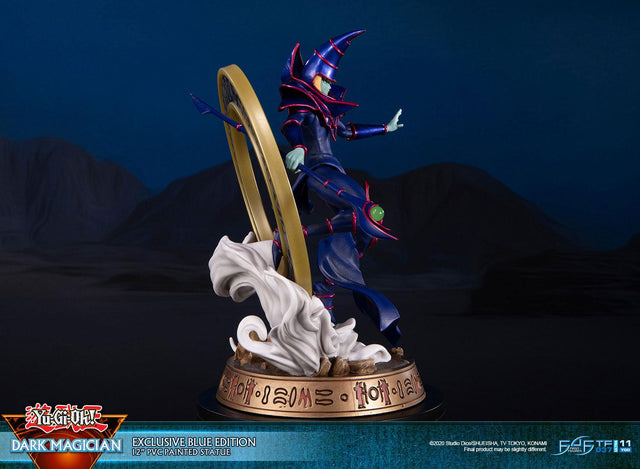 Yu-Gi-Oh! – Dark Magician (Exclusive Blue Edition) (launchphoto_dmblue_ex-10.jpg)