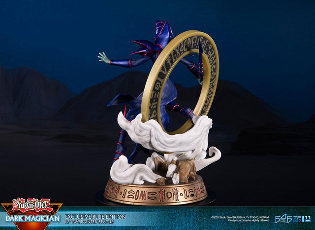 Yu-Gi-Oh! – Dark Magician (Exclusive Blue Edition) (launchphoto_dmblue_ex-13.jpg)