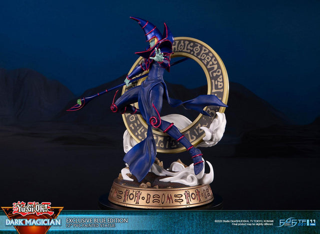 Yu-Gi-Oh! – Dark Magician (Exclusive Blue Edition) (launchphoto_dmblue_ex-15.jpg)