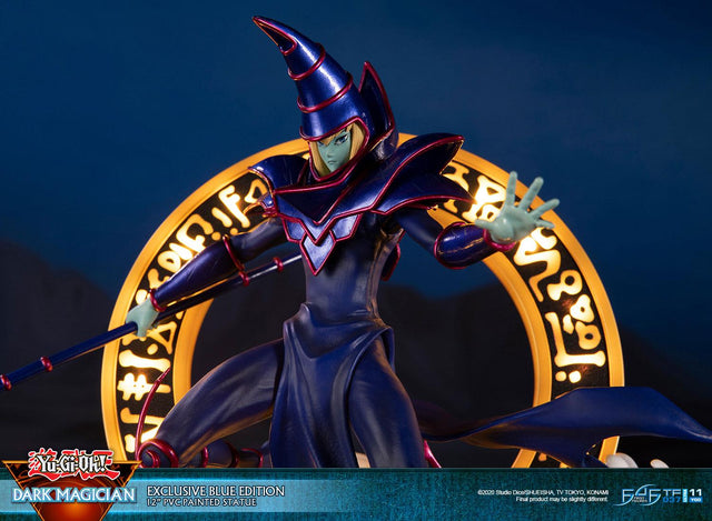 Yu-Gi-Oh! – Dark Magician (Exclusive Blue Edition) (launchphoto_dmblue_ex-18.jpg)