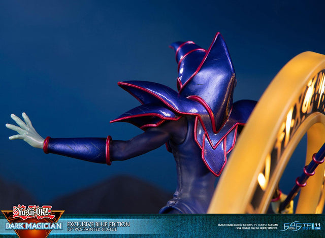 Yu-Gi-Oh! – Dark Magician (Exclusive Blue Edition) (launchphoto_dmblue_ex-26.jpg)