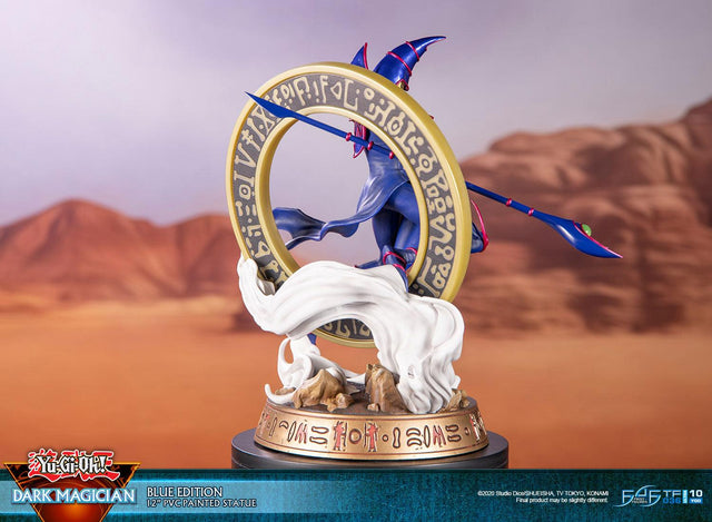 Yu-Gi-Oh! – Dark Magician (Standard Blue Edition) (launchphoto_dmblue_st-03.jpg)