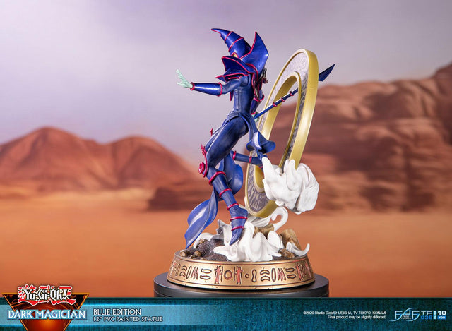 Yu-Gi-Oh! – Dark Magician (Standard Blue Edition) (launchphoto_dmblue_st-06.jpg)