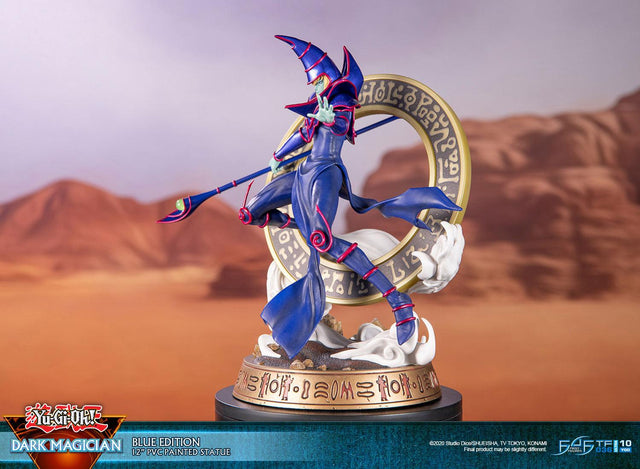 Yu-Gi-Oh! – Dark Magician (Standard Blue Edition) (launchphoto_dmblue_st-07.jpg)