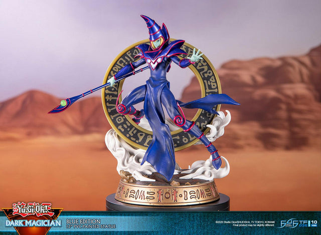 Yu-Gi-Oh! – Dark Magician (Standard Blue Edition) (launchphoto_dmblue_st-08.jpg)