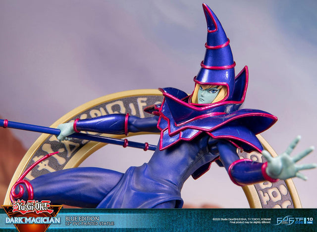 Yu-Gi-Oh! – Dark Magician (Standard Blue Edition) (launchphoto_dmblue_st-20.jpg)