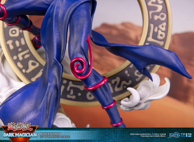 Yu-Gi-Oh! – Dark Magician (Standard Blue Edition) (launchphoto_dmblue_st-21.jpg)