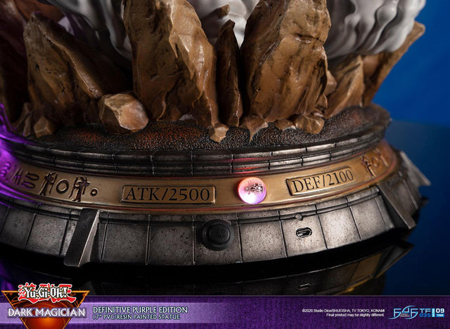 Yu-Gi-Oh! – Dark Magician (Definitive Purple Edition) (launchphoto_dmpurple_de-25.jpg)