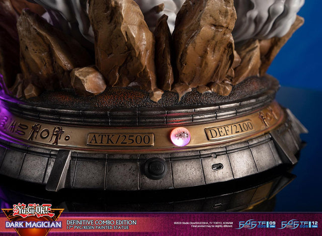 Yu-Gi-Oh! – Dark Magician (Definitive Combo Edition) (launchphoto_dmpurple_de-25_1.jpg)