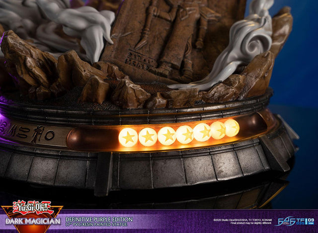 Yu-Gi-Oh! – Dark Magician (Definitive Purple Edition) (launchphoto_dmpurple_de-28.jpg)