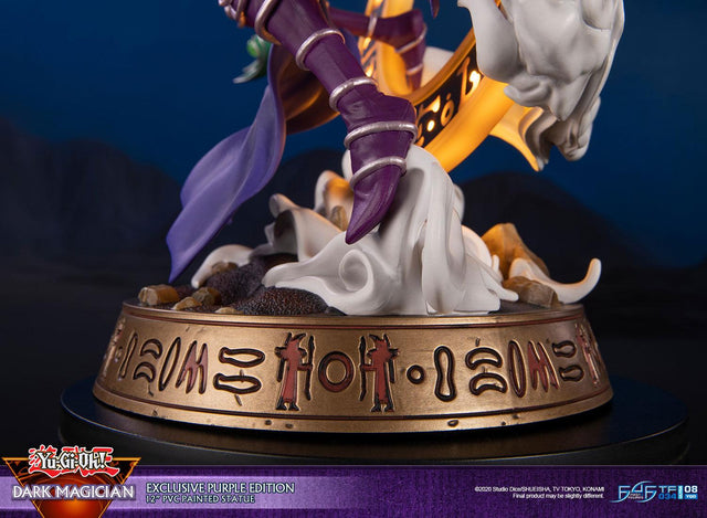 Yu-Gi-Oh! – Dark Magician (Exclusive Purple Edition) (launchphoto_dmpurple_ex-23.jpg)