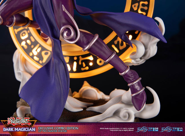 Yu-Gi-Oh! – Dark Magician (Exclusive Combo Edition) (launchphoto_dmpurple_ex-26_1.jpg)