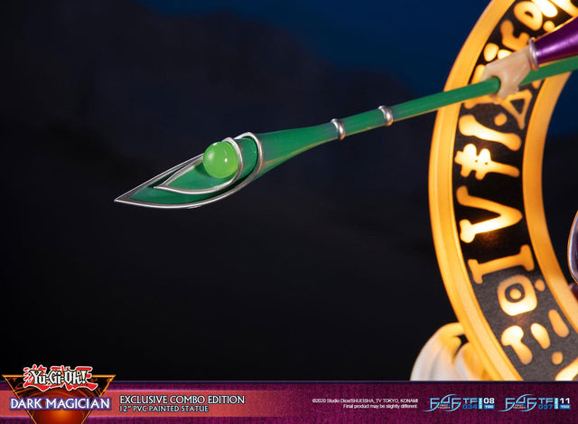 Yu-Gi-Oh! – Dark Magician (Exclusive Combo Edition) (launchphoto_dmpurple_ex-29_1.jpg)