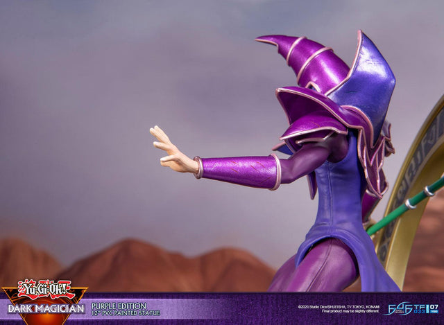 Yu-Gi-Oh! – Dark Magician (Standard Purple Edition) (launchphoto_dmpurple_st-10.jpg)
