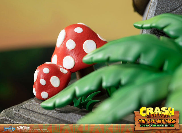 Crash Bandicoot™- Mini Aku Aku Mask Combo Companion Edition (miniakuakumask-combo-h-12.jpg)
